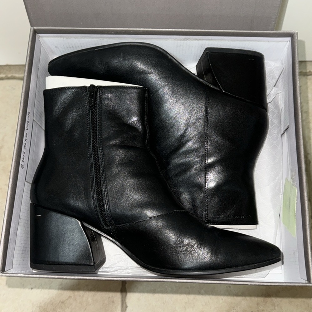 VAGABOND BLACK BOOTIES